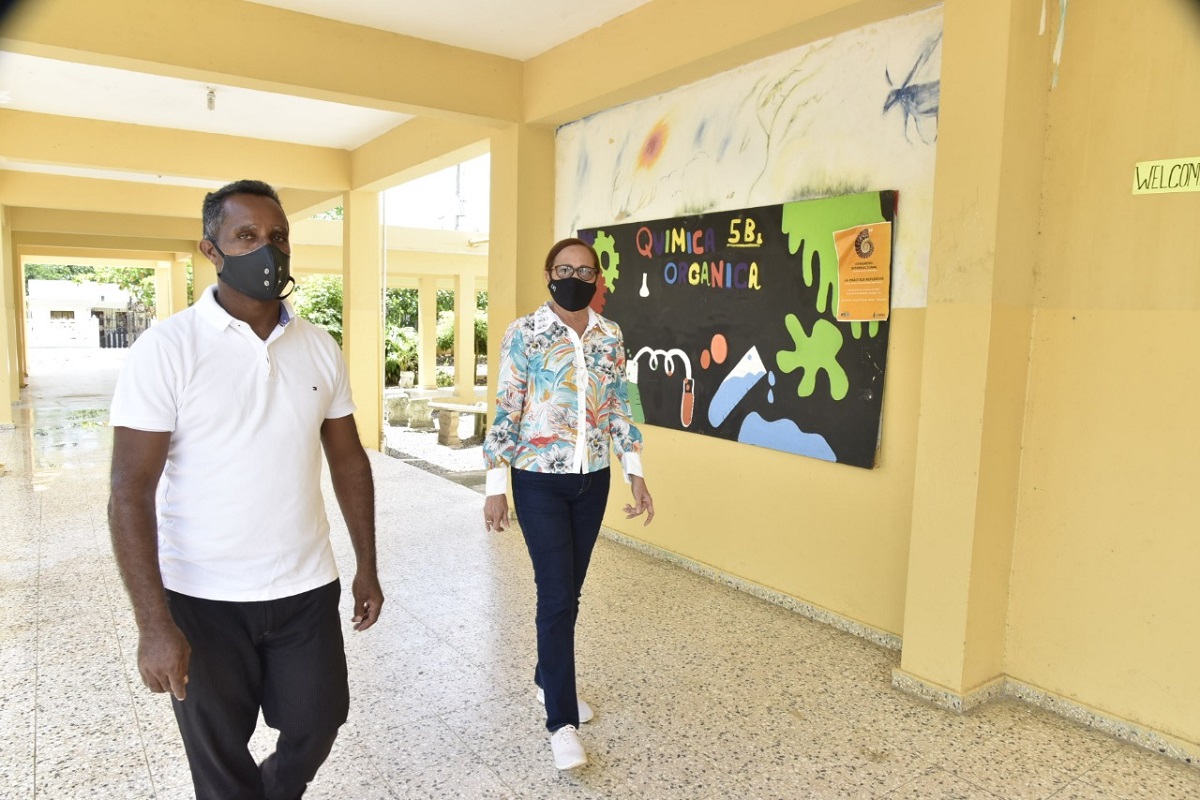  imagen &nbsp;El director del Distrito Educativo 16-07 en Fantino, Marcos Amparo Rond&oacute;n 