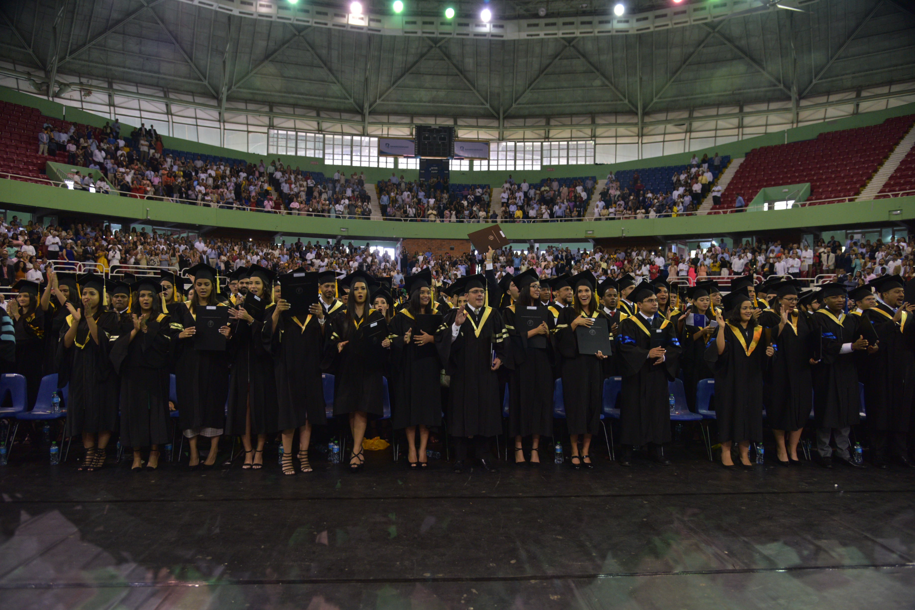  imagen Ministro de Educaci&oacute;n, Antonio Pe&ntilde;a Mirabal,&nbsp;como orador invitado en la Sexag&eacute;sima Graduaci&oacute;n de la Pontificia Universidad Cat&oacute;lica Madre y Maestra.&nbsp; 