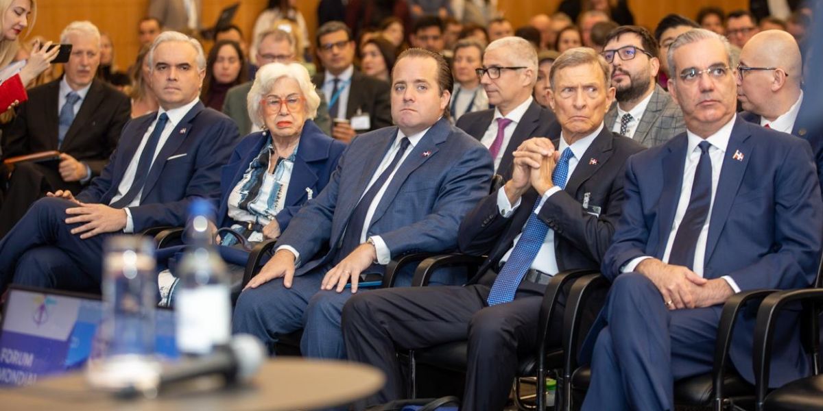  imagen Ministro De Camps junto al presidente Luis Abinader y demas autoridades 