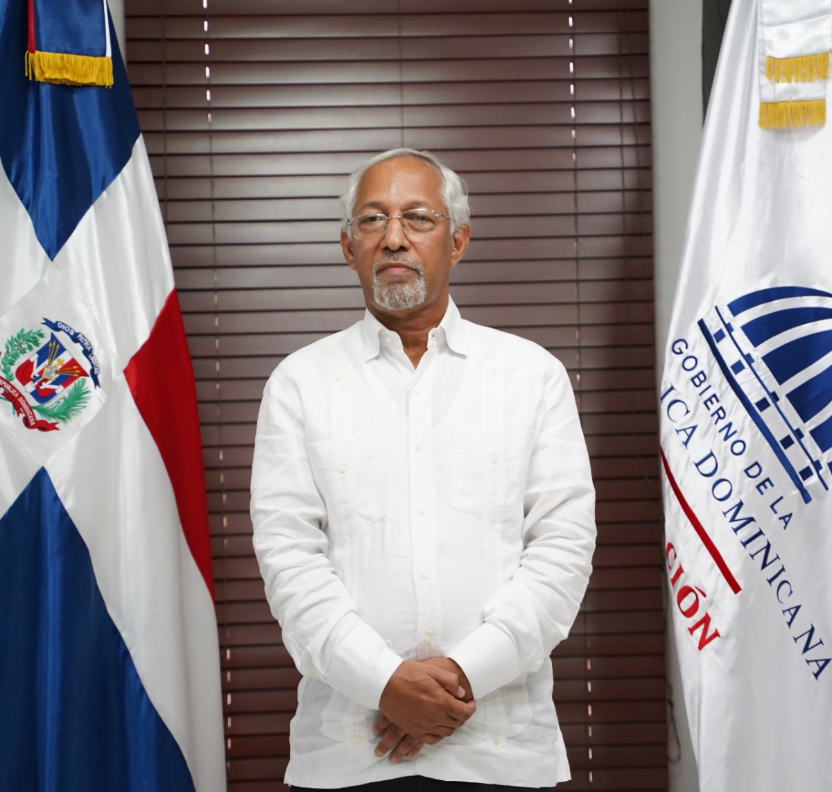  imagen &Aacute;ngel Hern&aacute;ndez, Ministro de Educaci&oacute;n de la Rep&uacute;blica Dominicana, de pie ante las c&aacute;maras.
&nbsp; 