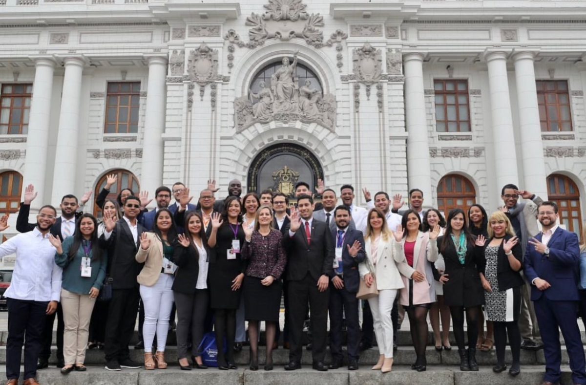  imagen Representantes de la Unidad Modelo de las Naciones Unidas del Ministerio de Educaci&oacute;n de la Rep&uacute;blica Dominicana (UMNURD). 