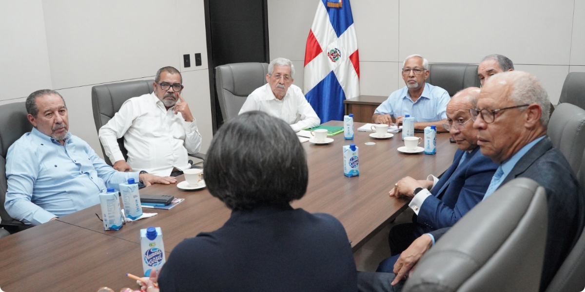  imagen ministro de Educaci&oacute;n, &Aacute;ngel Hern&aacute;ndez 