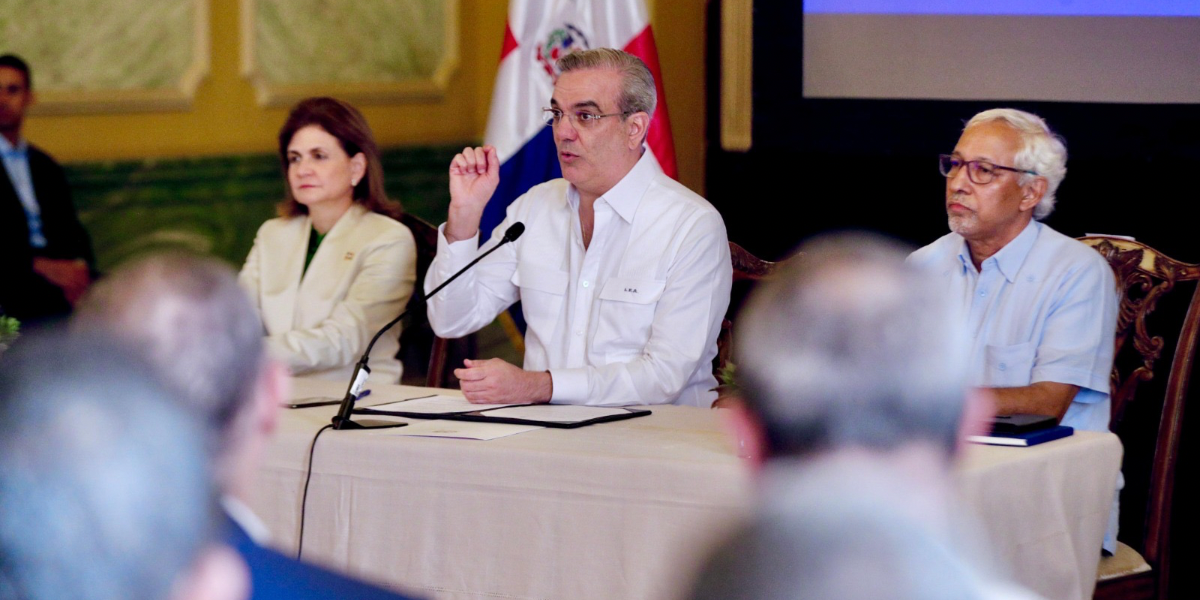  imagen Presidente Luis Abinader y Ministro de Educaci&oacute;n&nbsp; 