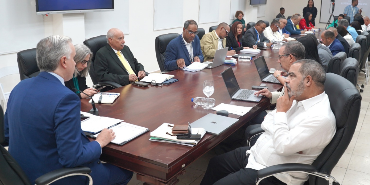  imagen Reuni&oacute;n con los directores de las 18 Regionales&nbsp; 