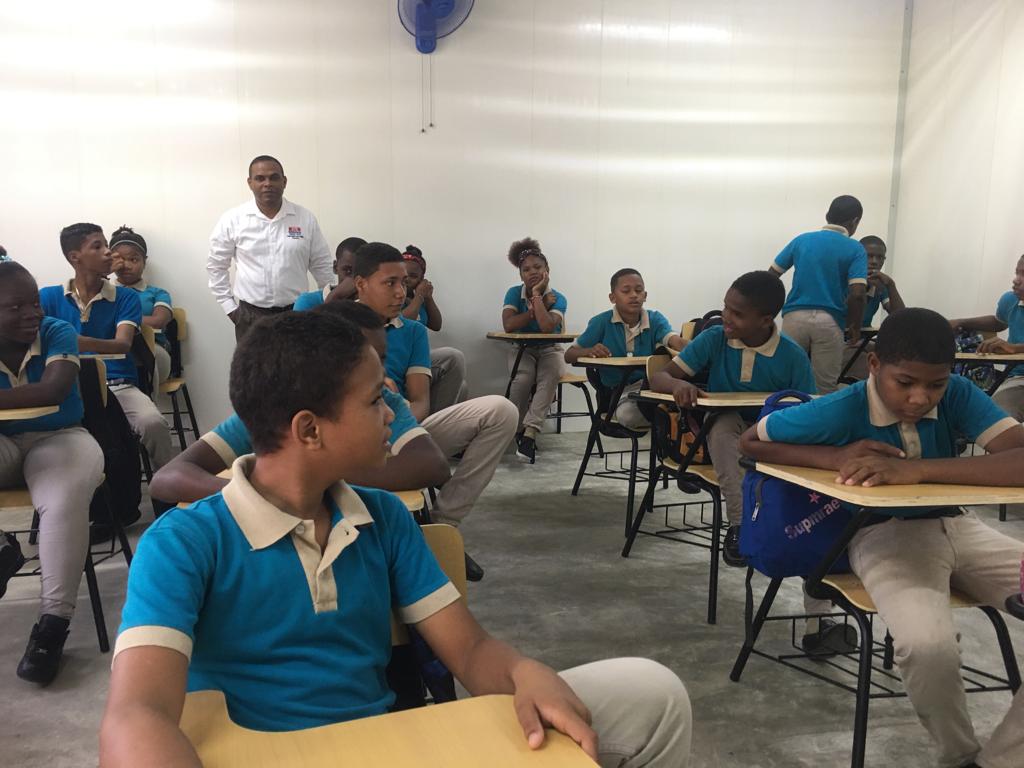  imagen La Directora de la Regional 01, Nancy Aurea Cuevas y el Director de Distrito 0103, Merquelin F&eacute;liz Ferreras 