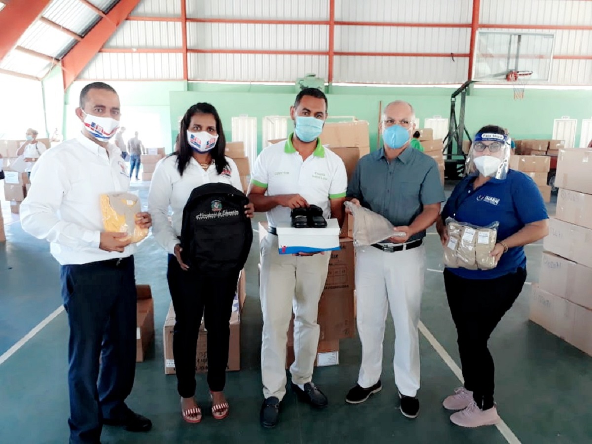  imagen Elpidio Ulloa, director regional Cibao Norte del INABIE y Yudelka Tobal de la misma Direcci&oacute;n 