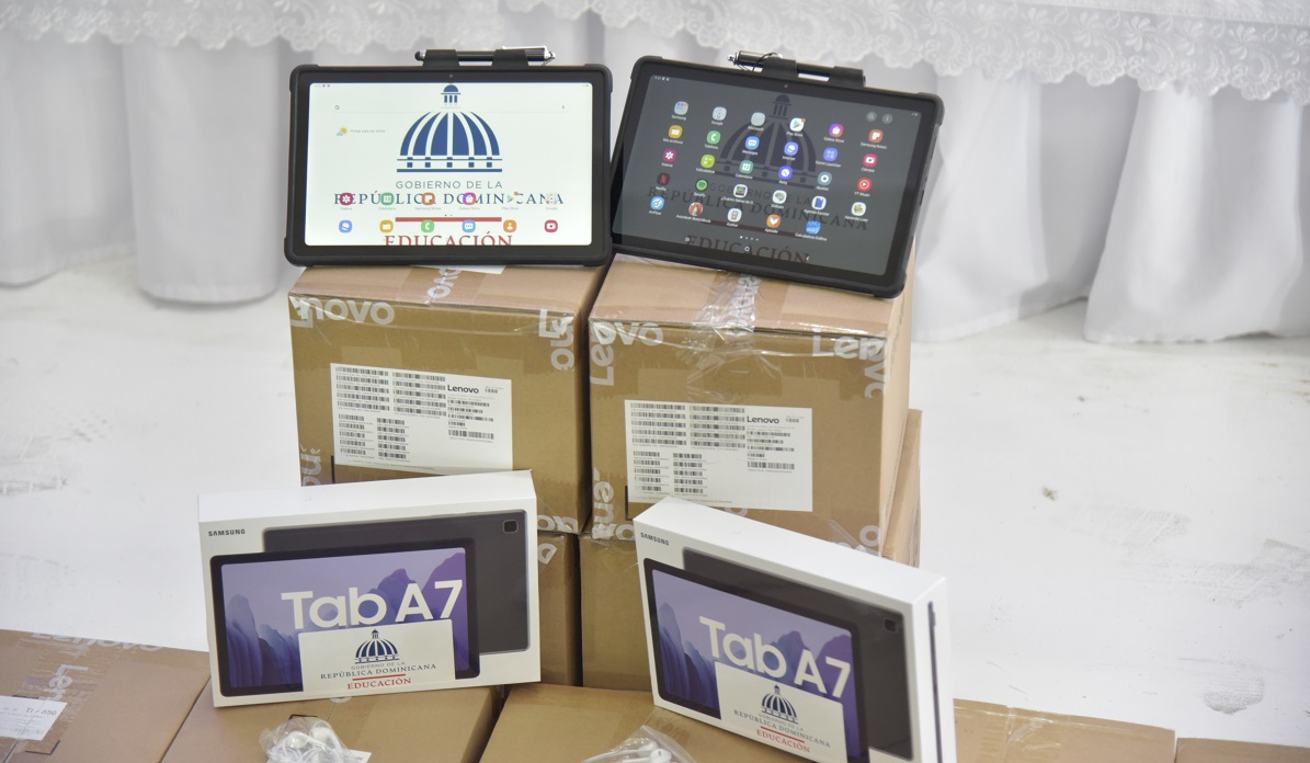  imagen Estudiantes con sus tablets 