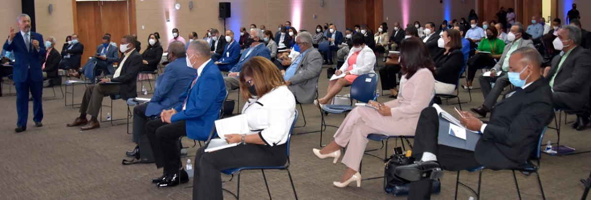  imagen El taller fue impartido por &Aacute;ngel Lockward, presidente de FUNDESEP. Dijo que cada funcionario que forma parte de las diferentes &aacute;reas del Ministerio de Educaci&oacute;n, se capacita para tener una noci&oacute;n m&aacute;s amplia sobre sus funciones.
&nbsp; 