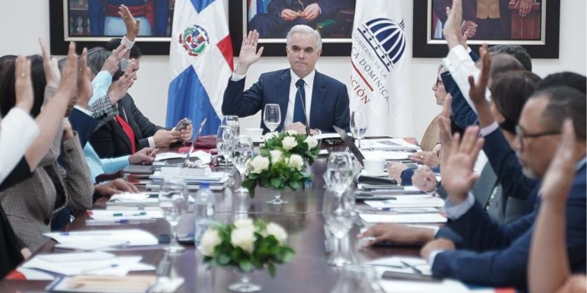  imagen Foto del ministro De Camps sentando en el salon Ercilia Pepin 