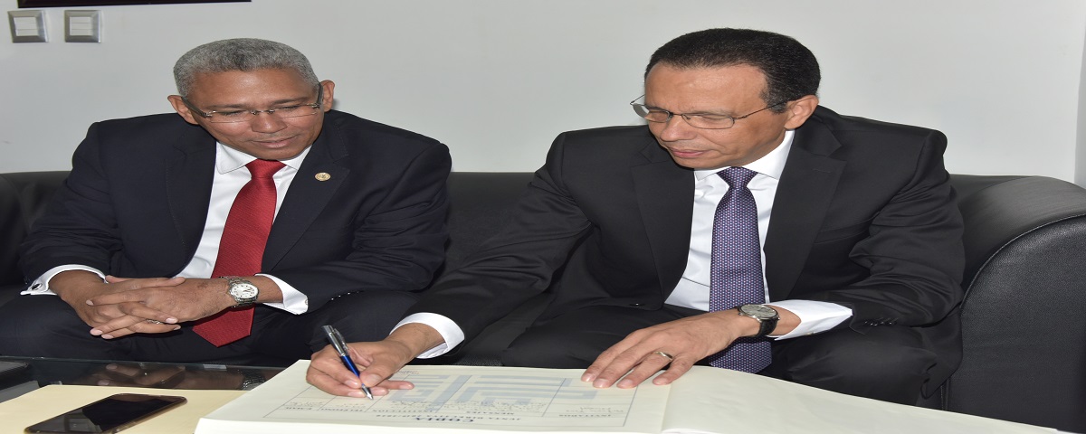  imagen Ministro de educaci&oacute;n Antonio Pe&ntilde;a Mirabal con autoridades del CODIA 