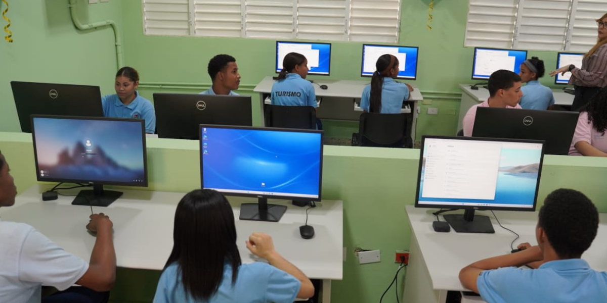  imagen Estudiantes en el aula&nbsp; 