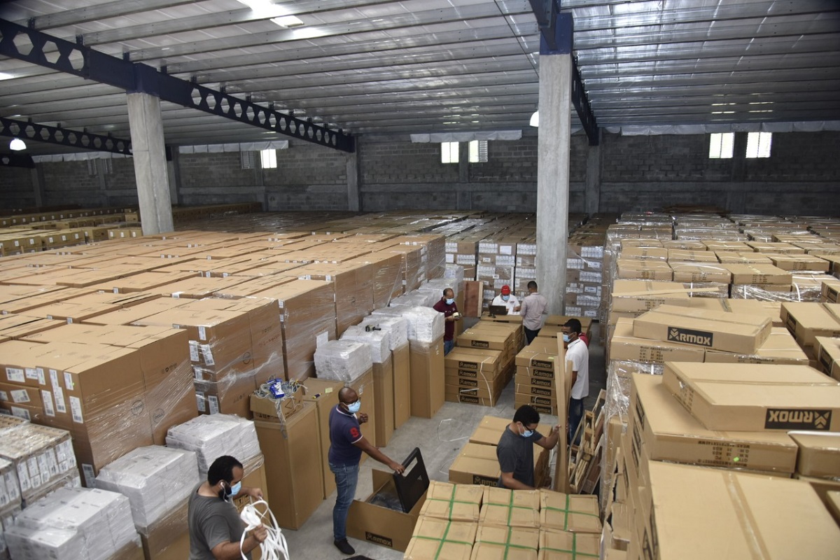  imagen Ministerio de Educaci&oacute;n ha favorecido a 374 mil 620 estudiantes y docentes con laptops y netbooks 