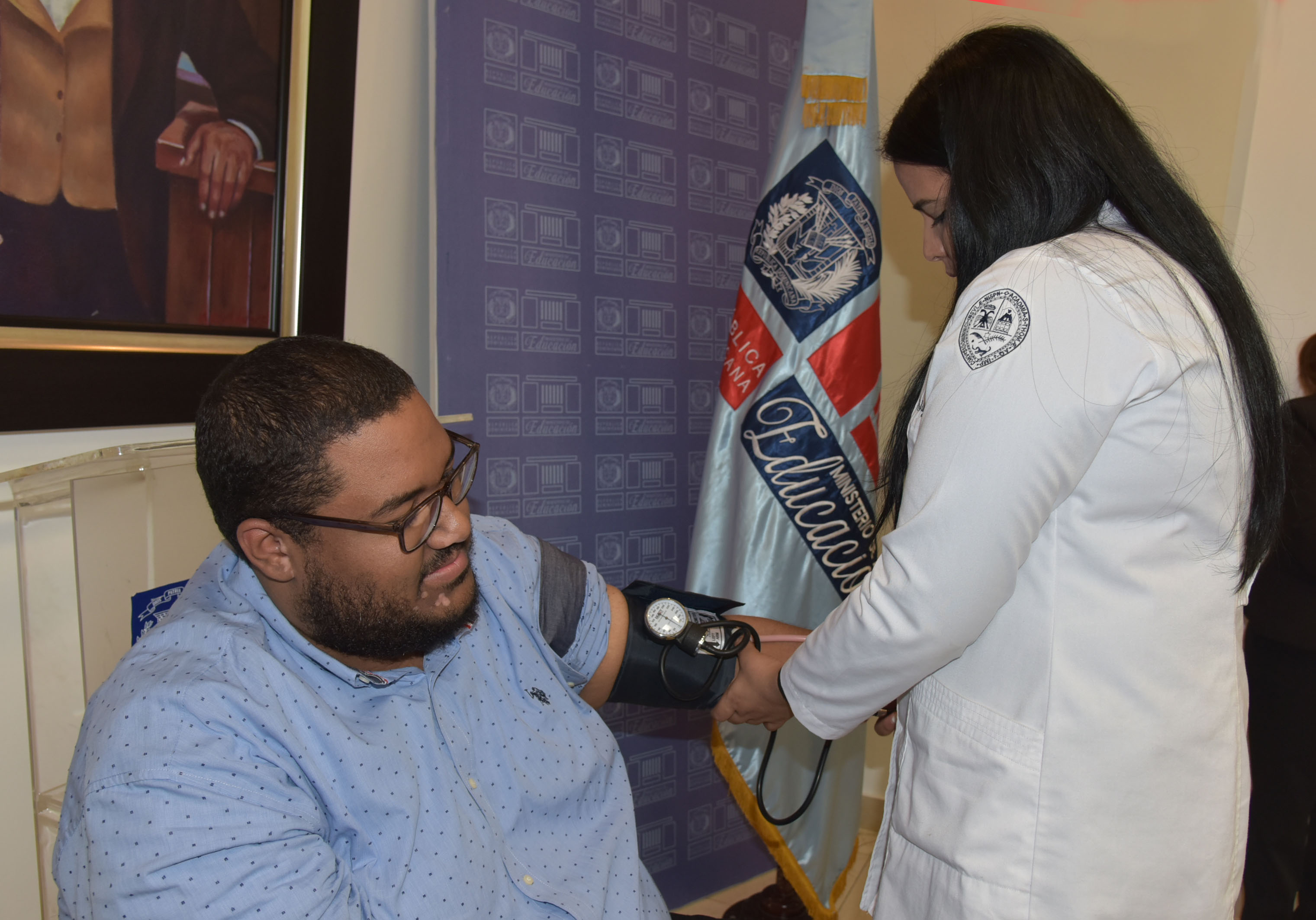  imagen Representaci&oacute;n de los empleados del Minerd que asistieron a la charla. 