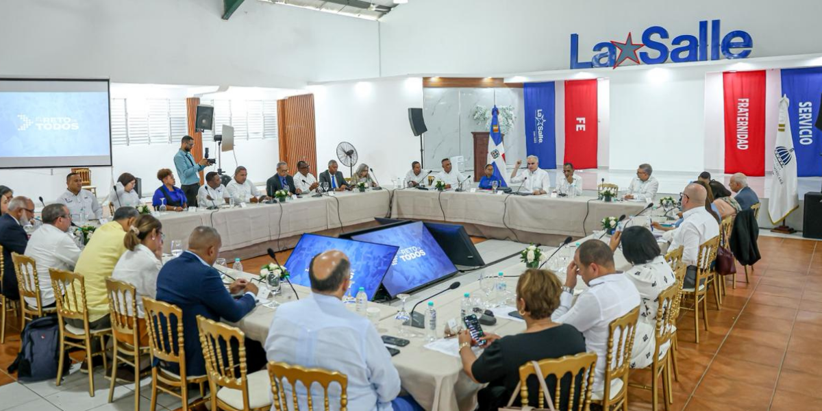  imagen El ministro de Educaci&oacute;n, Luis Miguel De Camps, encabez&oacute; este martes la juramentaci&oacute;n de la Mesa de los Cinco Pilares en la Regional 12 