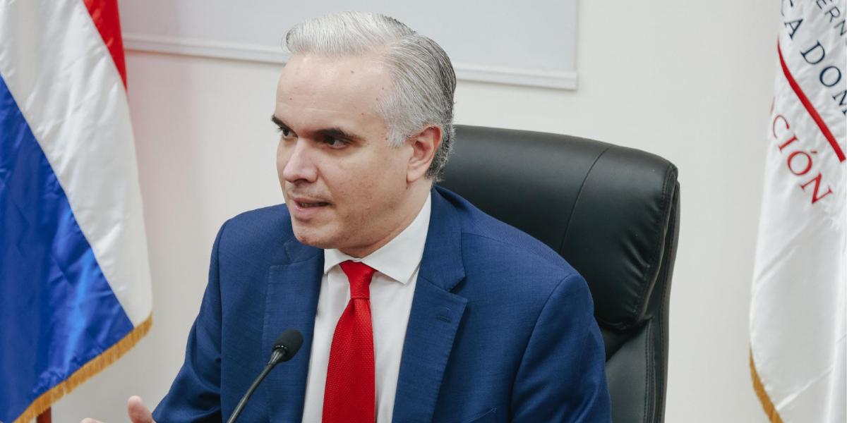  imagen Presidente&nbsp;Luis Abinader junto al&nbsp;ministro de Educaci&oacute;n, Luis Miguel De Camps, 