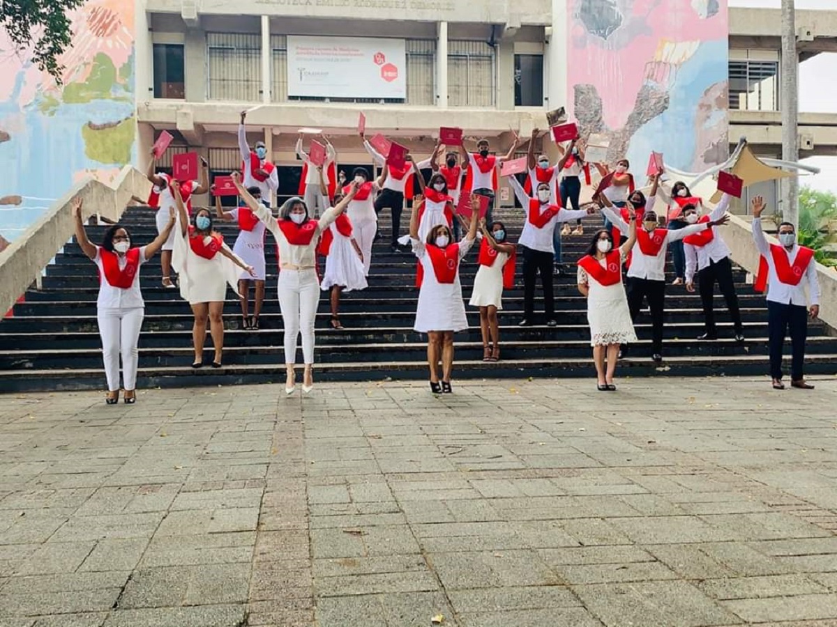  imagen Estudiantes graduados 