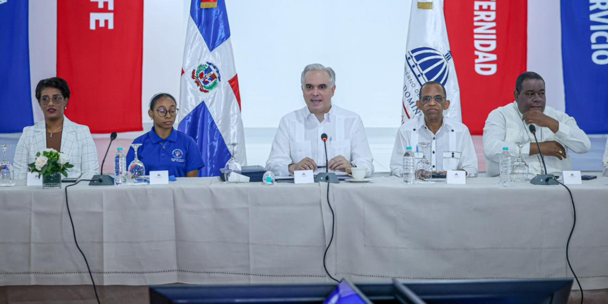 imagen El ministro de Educaci&oacute;n, Luis Miguel De Camps, encabez&oacute; este martes la juramentaci&oacute;n de la Mesa de los Cinco Pilares en la Regional 12 