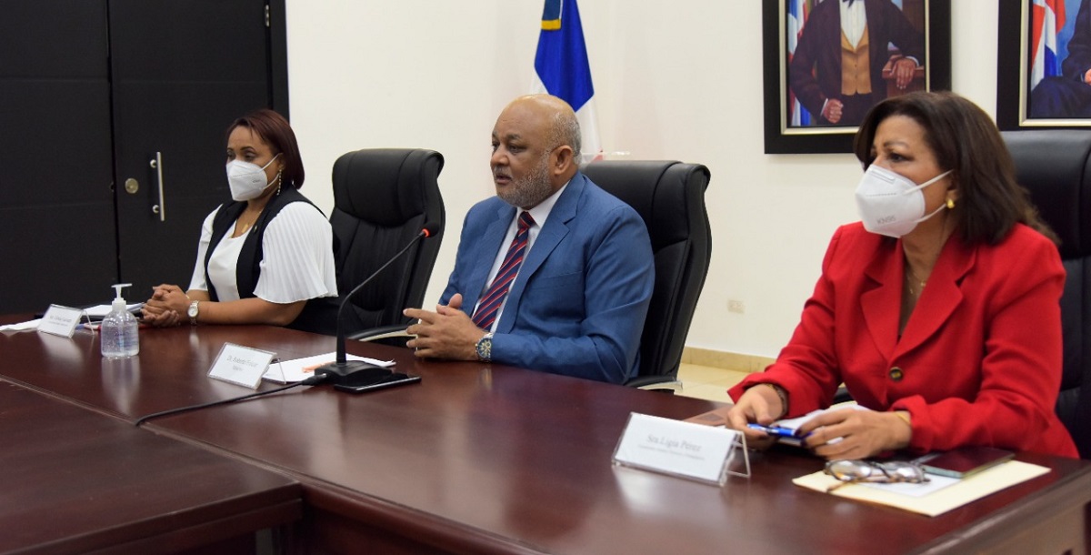  imagen El ministro de Educaci&oacute;n, Roberto Fulcar 