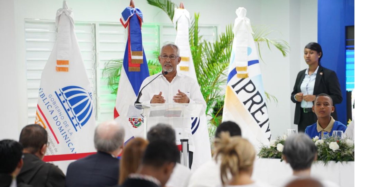  imagen Ptd. Luis Abinader junto a el ministro de Educaci&oacute;n, &Aacute;ngel Hern&aacute;ndez y dem&aacute;s autoridades inauguran Escuela en San Crist&oacute;bal. 