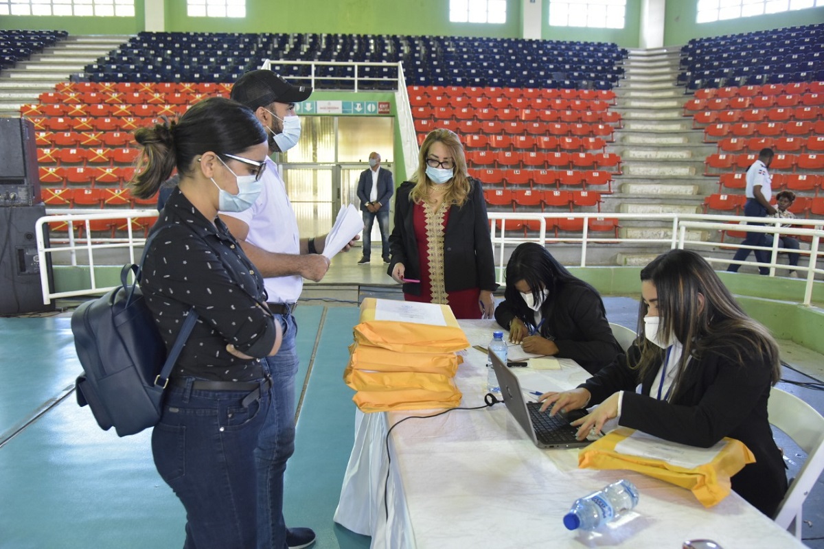  imagen La doctora Milagros Ortiz Bosch, directora de &Eacute;tica gubernamental y miembro de la Mesa de Veedur&iacute;a, quien asisti&oacute; al proceso de recepci&oacute;n de ofertas para la adquisici&oacute;n de dispositivos, calific&oacute; el proceso como correcto y oportuno, destac&oacute; la participaci&oacute;n que se ha dado a los observadores y el acceso que estos han tenido a cada uno de los pasos agotados durante la jornada.&nbsp;
&nbsp; 