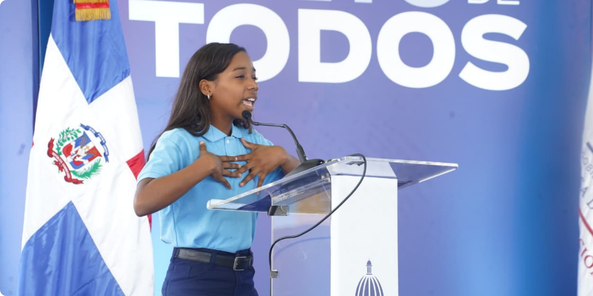  imagen El presidente de la Rep&uacute;blica Dominicana, Luis Abinader Corona, inaugur&oacute; hoy domingo, el techado de la cancha y las aulas del Nivel Inicial de la Escuela Francisco Javier Ure&ntilde;a Canela, en la provincia Dajab&oacute;n, 
