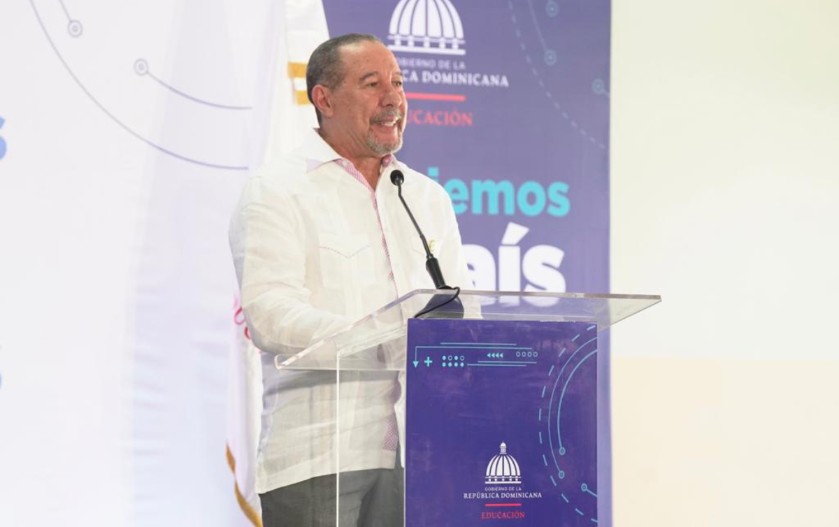  imagen El presidente de la República Dominicana, Luis Abinader, inauguró Liceo Yvelisse Prats Ramírez y un edificio para servicios estudiantiles en el Instituto Politécnico Loyola, en San Cristóbal. 