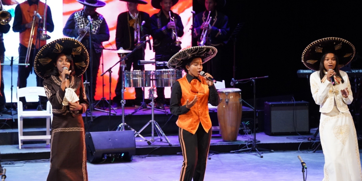  imagen Fotos de estudiantes en el escenario 