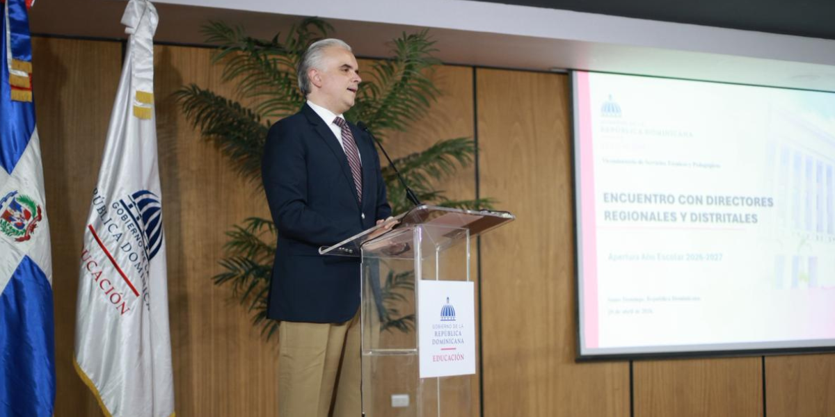  imagen Fotos del ministro Luis Miguel De Camps en el podium&nbsp; 