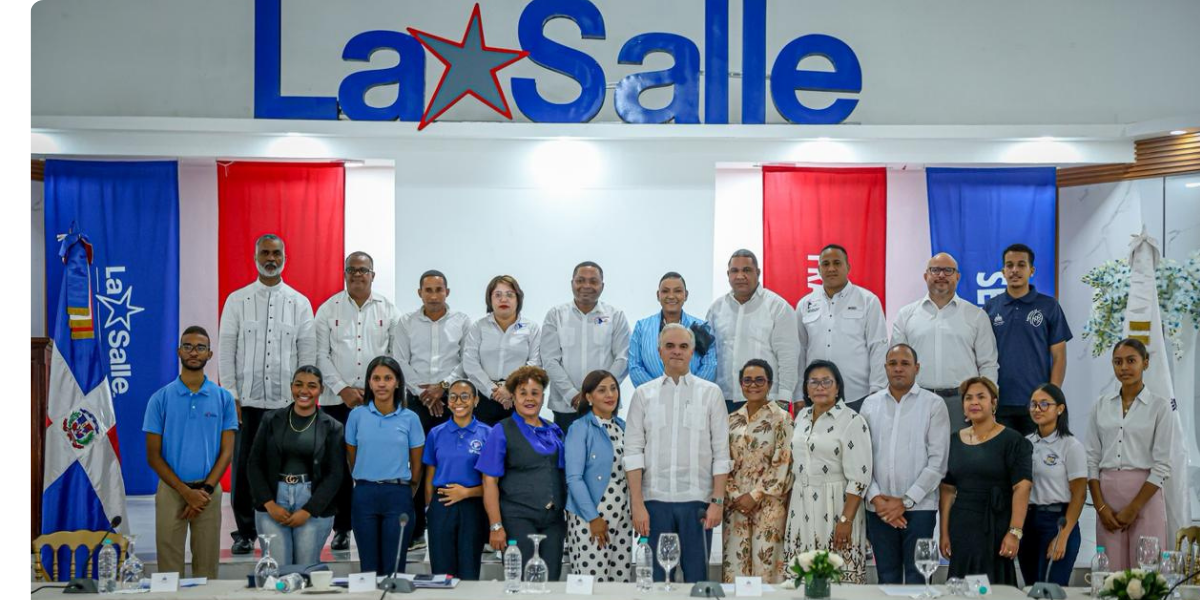 imagen El ministro de Educaci&oacute;n, Luis Miguel De Camps, encabez&oacute; este martes la juramentaci&oacute;n de la Mesa de los Cinco Pilares en la Regional 12 