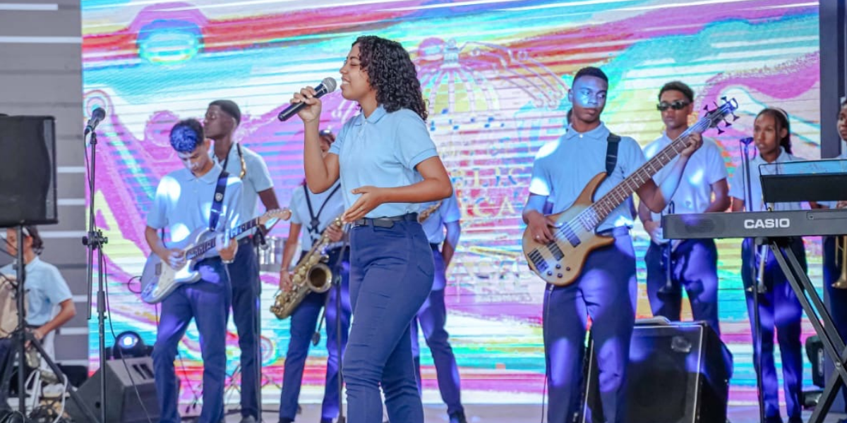  imagen Estudiantes feria del libro 