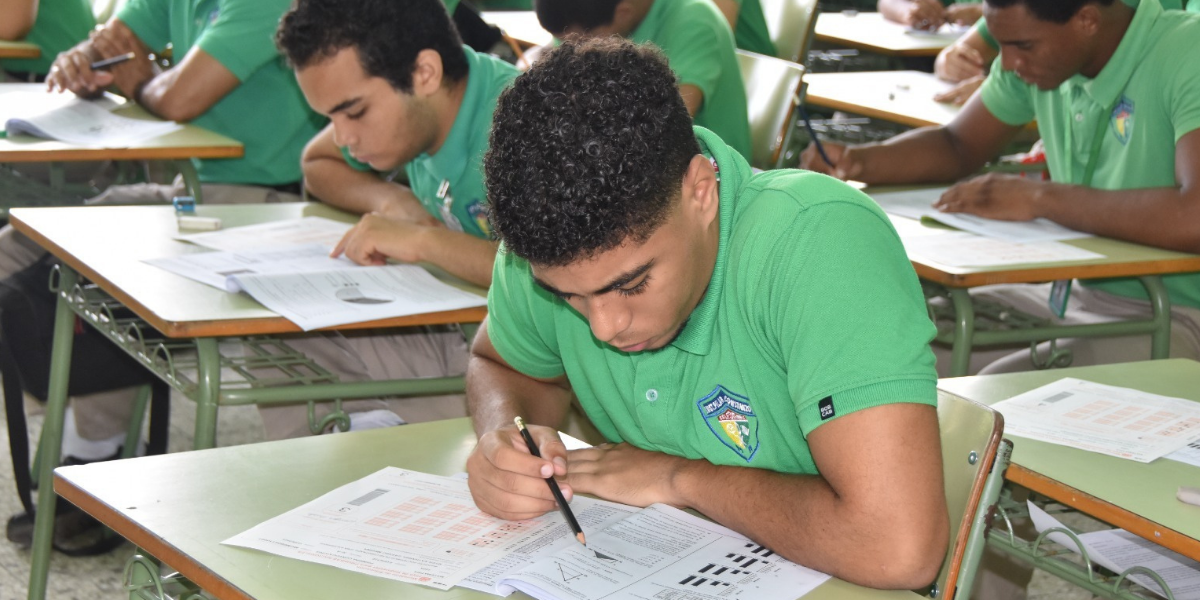  imagen Estudiantes tomando pruebas&nbsp; 