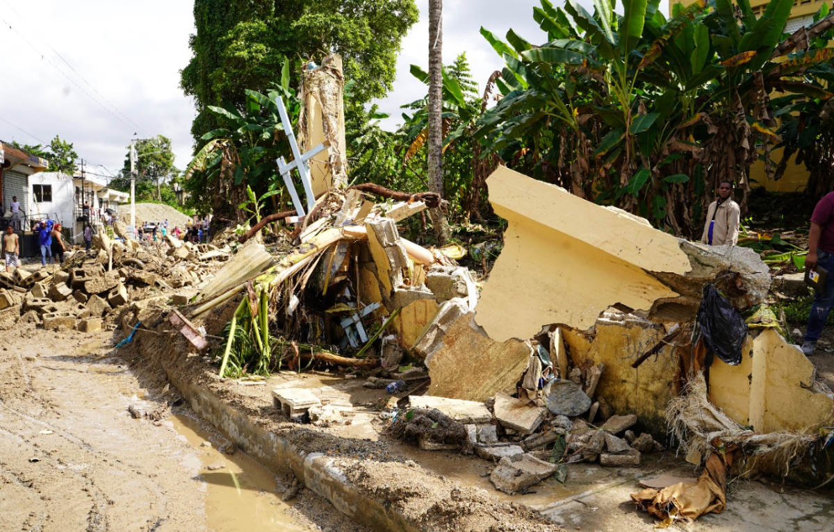  imagen Pared totalmente destruida en una Escuela por las lluvias ocasionadas el viernes pasado. 