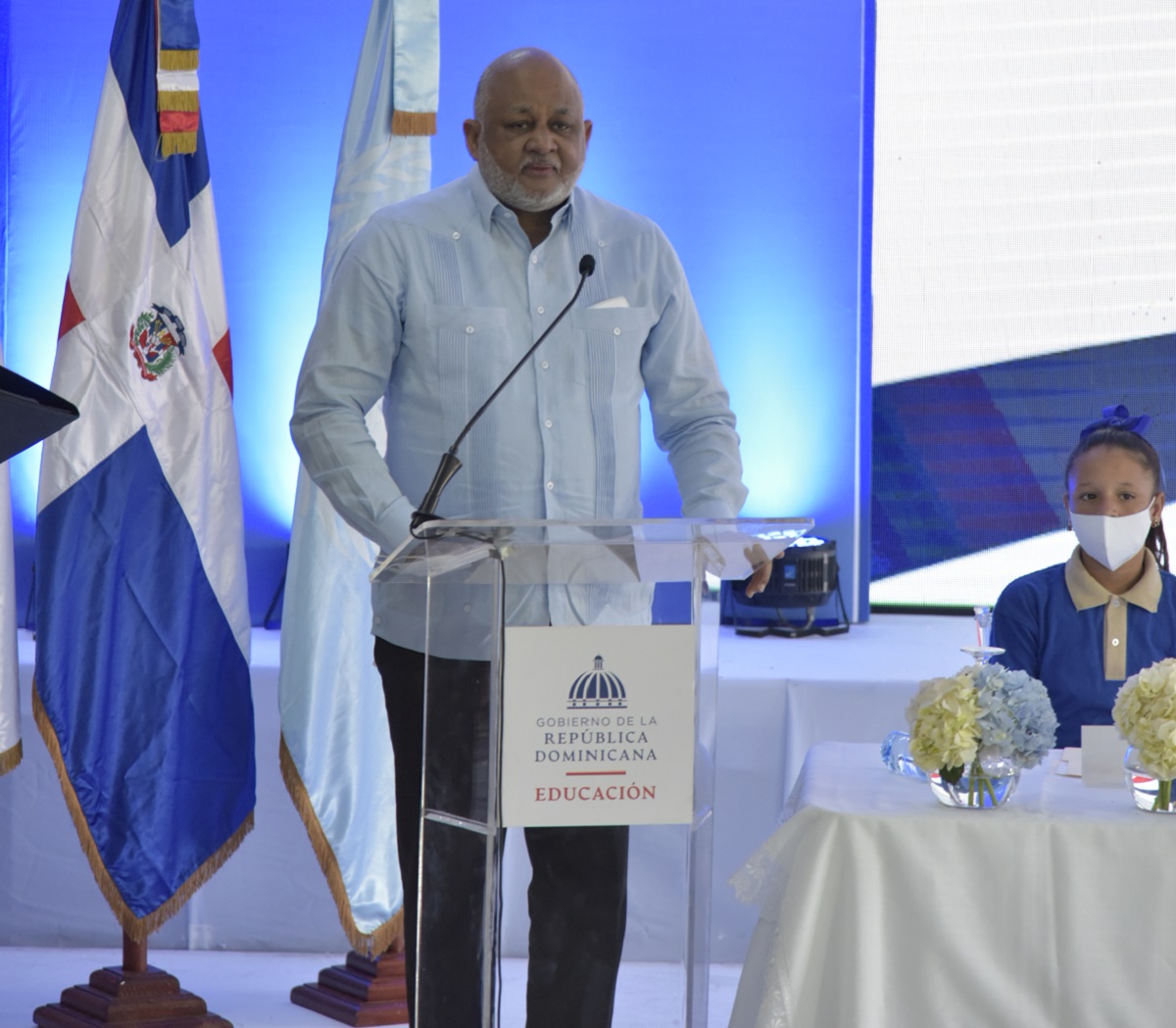  imagen Estudiantes con sus tablets 