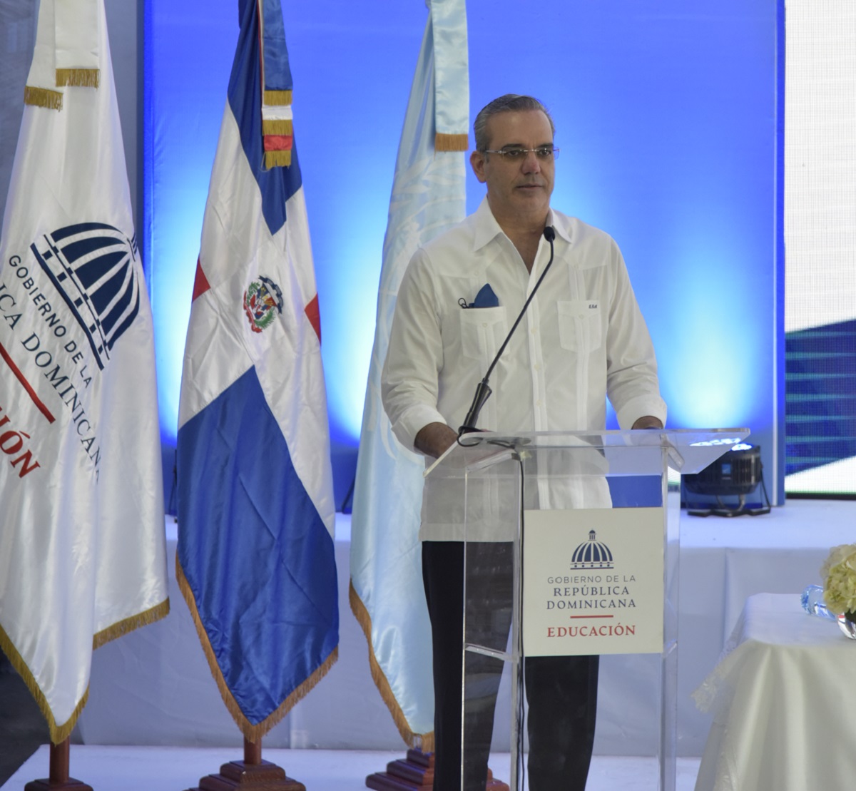  imagen Estudiantes con sus tablets 