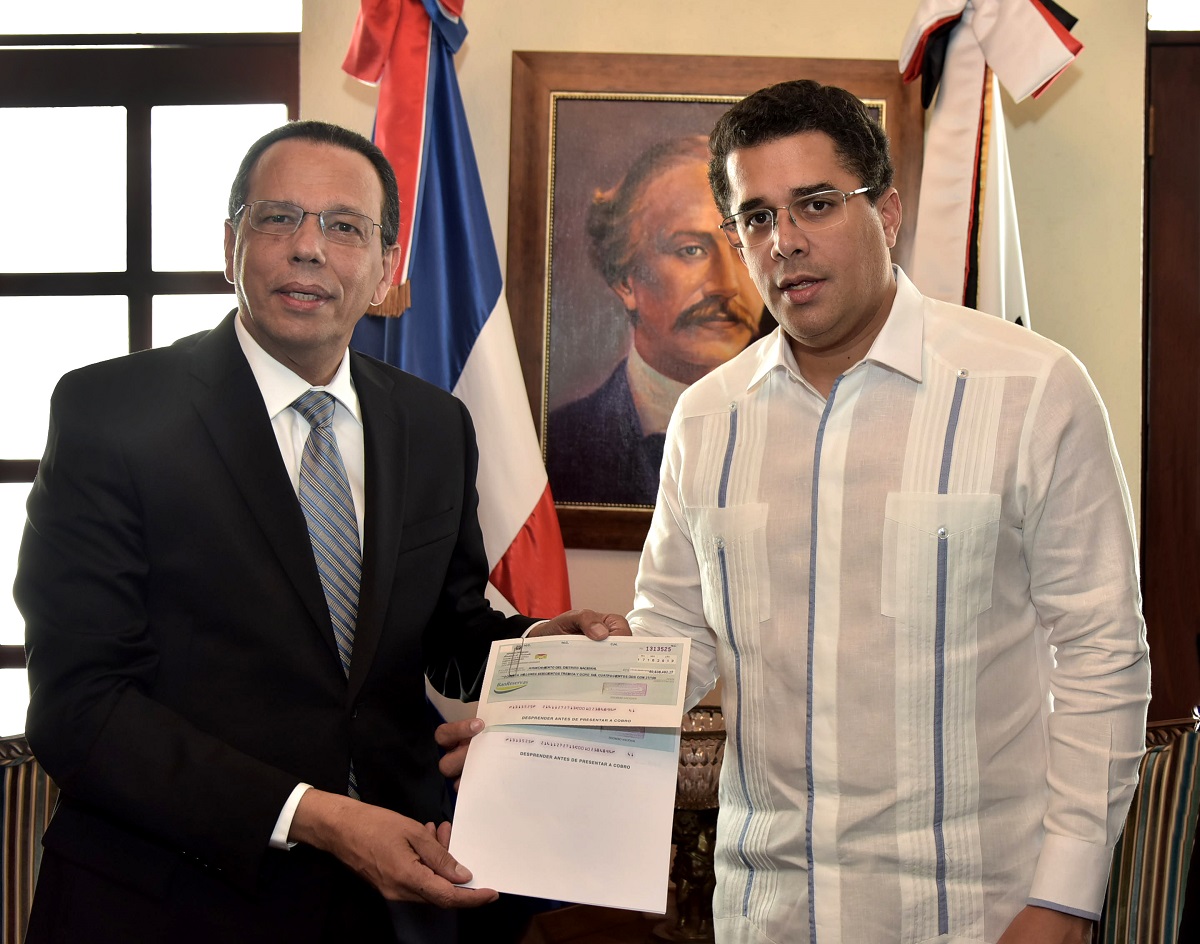  imagen Ministro Pe&ntilde;a Mirabal y Alcalde David Collado 