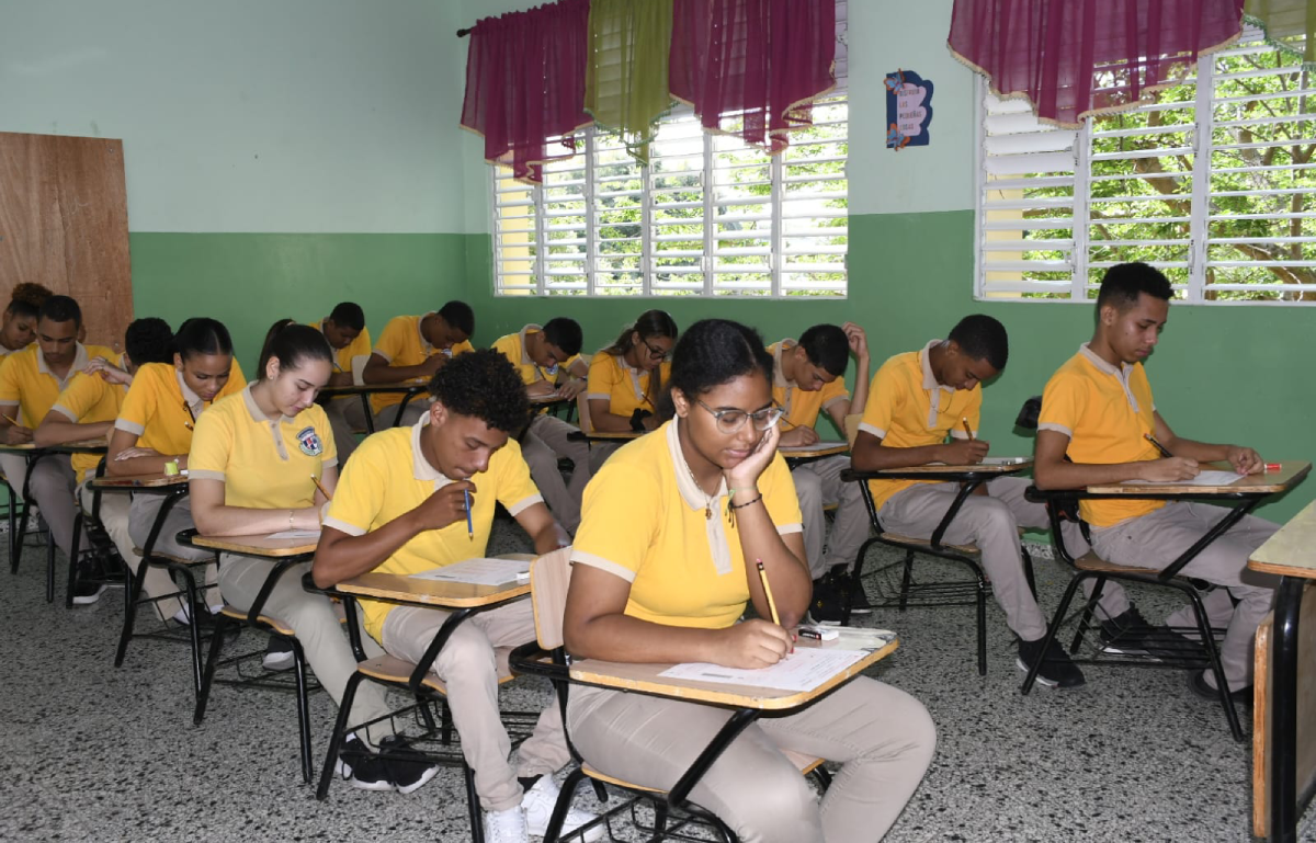  imagen Estudiantes&nbsp; del sistema educativo dominicano toman primera convocatoria de pruebas nacionales aplicadas del 24 al 29 de junio del 2023. 