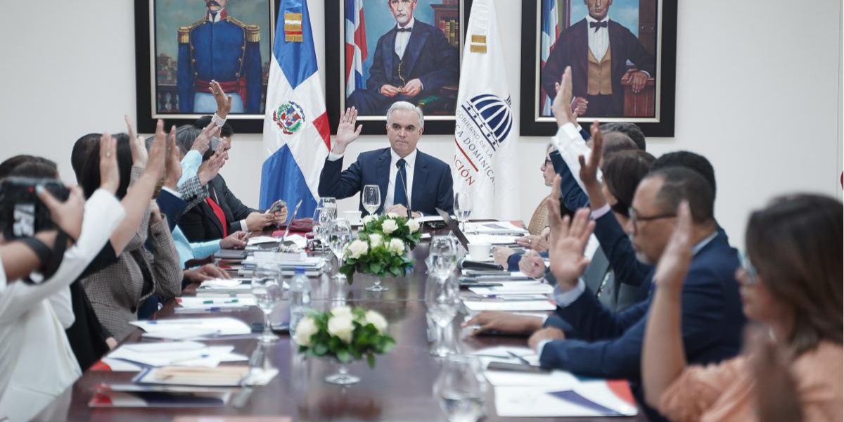  imagen ministro de Educaci&oacute;n, Luis Miguel De Camps en&nbsp;reuni&oacute;n del Consejo Nacional de Educaci&oacute;n&nbsp; 