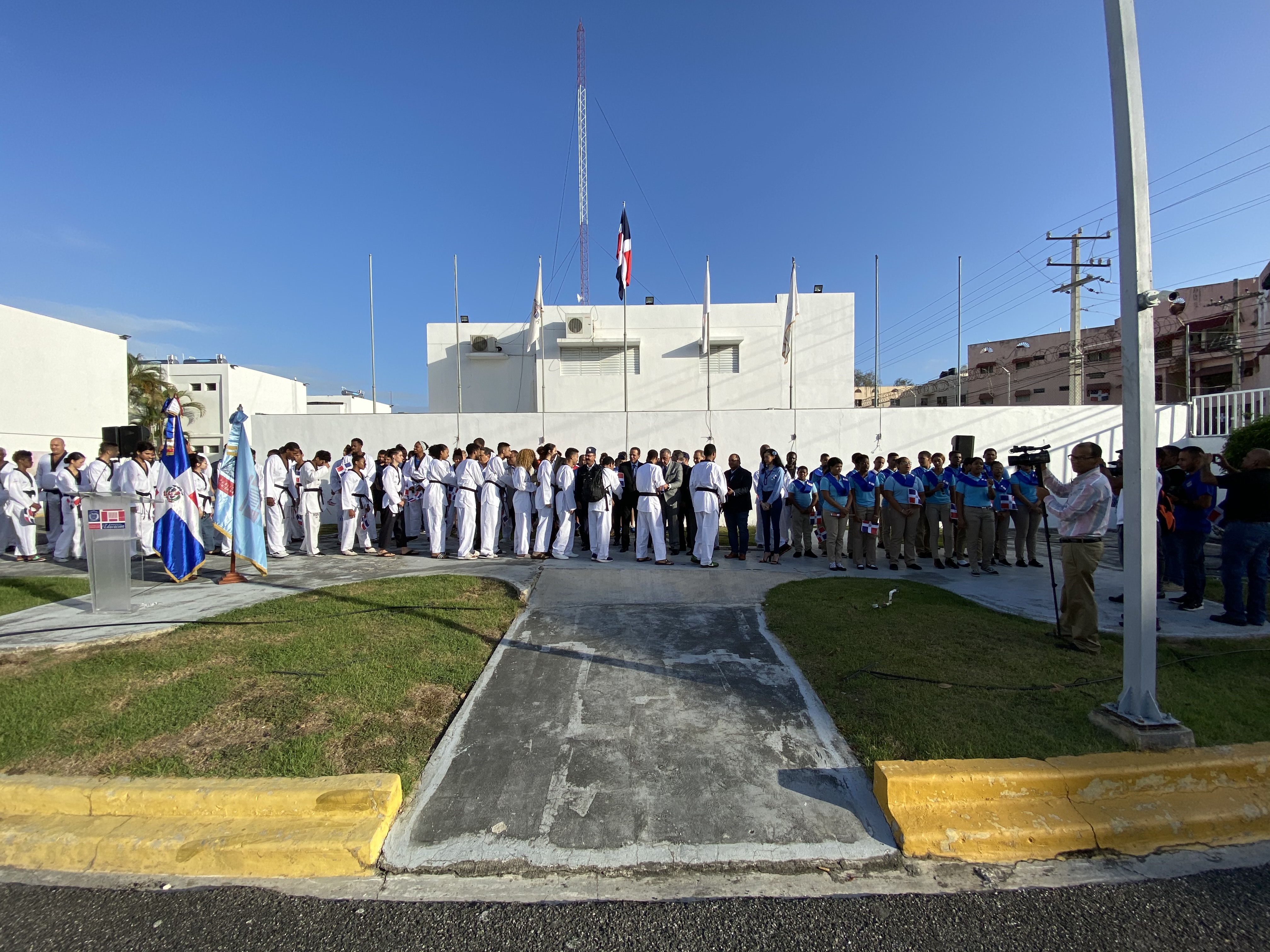  imagen Ministro Antonio Pe&ntilde;a Mirabal junto al&nbsp;presidente&nbsp;del comit&eacute; Ol&iacute;mpico Dominicano, Luis&iacute;n Mej&iacute;a.&nbsp; 