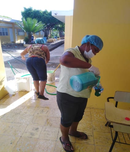  imagen Trabajos de igienizaci&oacute;n y desinfecci&oacute;n de centro educativo. 