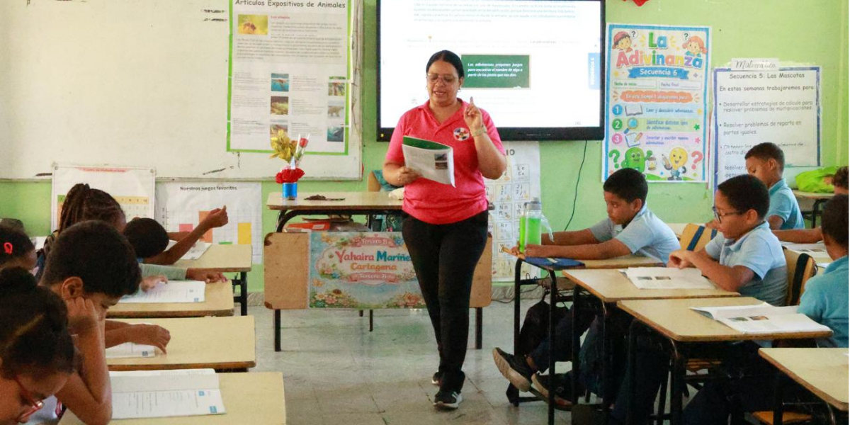  imagen Foto de maestros en el aula&nbsp; 