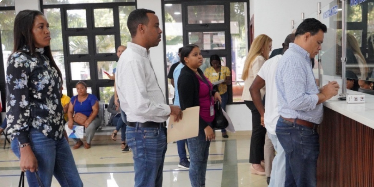  imagen Foto de empleados Minerd&nbsp; 