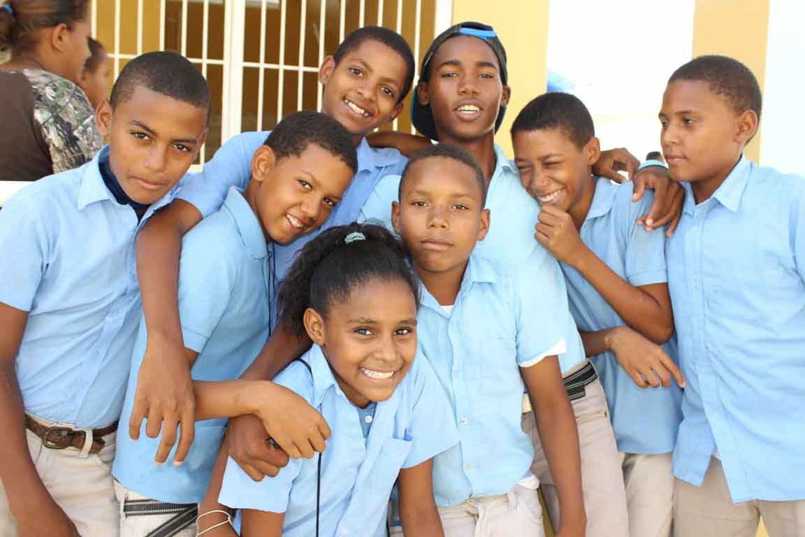  imagen Presidente Medina inaugura dos escuelas de Básica en Azua 