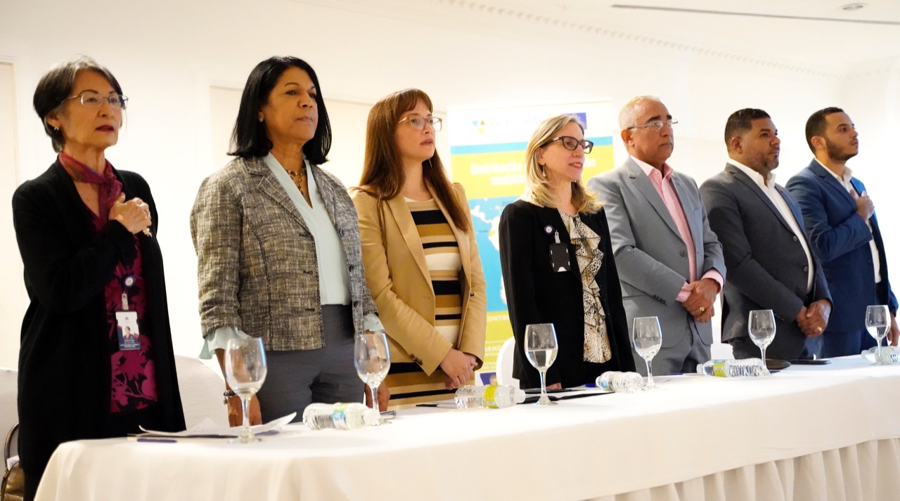  imagen Viceministra de Asuntos T&eacute;cnicos y Pedag&oacute;gicos, Ancel Scheker Mendoza, habla a los presentes. 