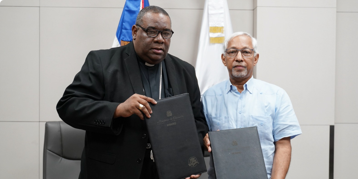  imagen ministro de Educaci&oacute;n, &Aacute;ngel Hern&aacute;ndez 