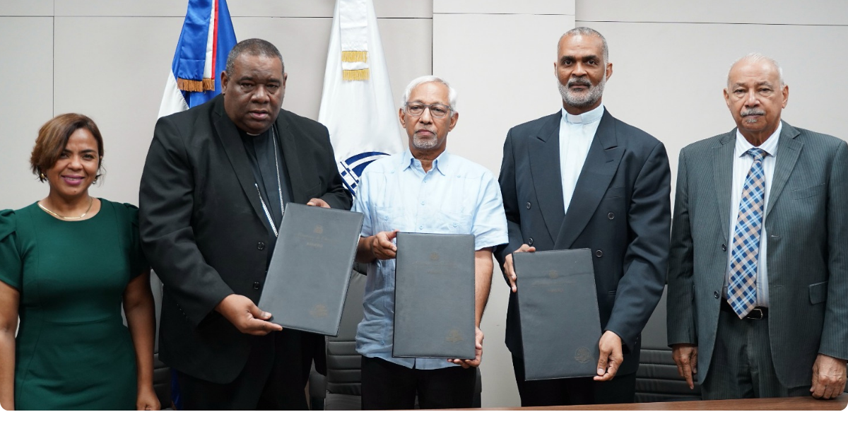  imagen ministro de Educaci&oacute;n, &Aacute;ngel Hern&aacute;ndez 