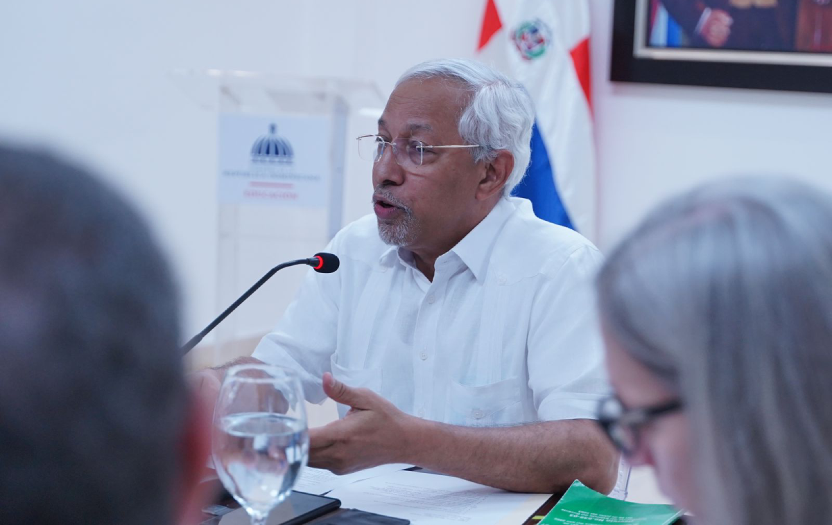  imagen Ministro de Educaci&oacute;n, &Aacute;ngel Hern&aacute;ndez reunido con los miembros del Consejo Nacional de Educaci&oacute;n.&nbsp; 