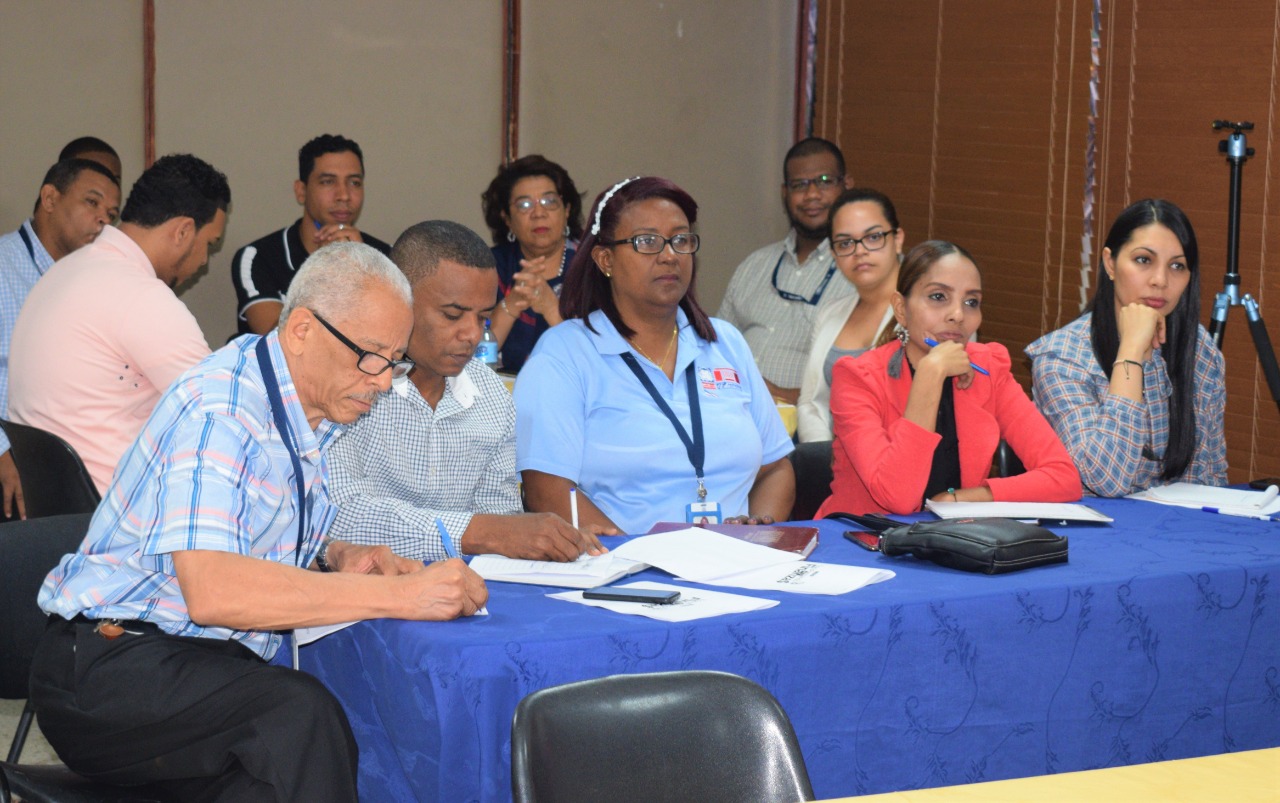  imagen &nbsp;Personal docente y admiistrativo participantes del taller de capacitaci&oacute;n administrativa-financiera,&nbsp;&nbsp;con el objetivo de que alcancen mayor desarrollo en su formaci&oacute;n profesional. 