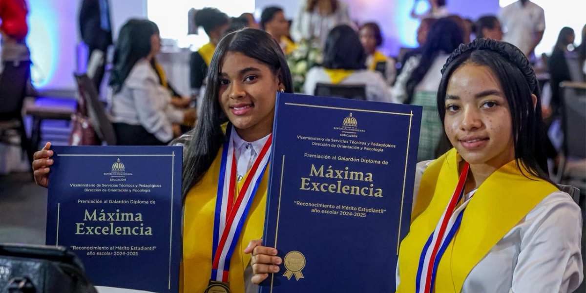  imagen Galard&oacute;n Diploma de M&aacute;xima Excelencia a 150 estudiantes del nivel Secundario 