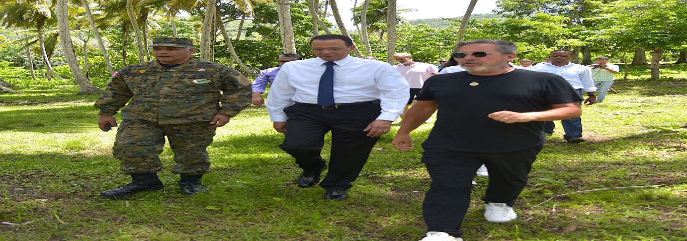 imagen Equipo del MINERD con Ricardo Montaner. 