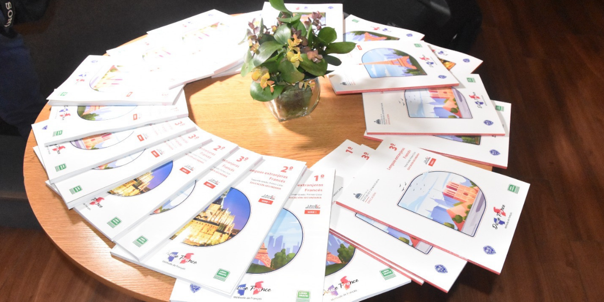  imagen Foto del Ministro Angel Hern&aacute;ndez junto a dem&aacute;s entidades 